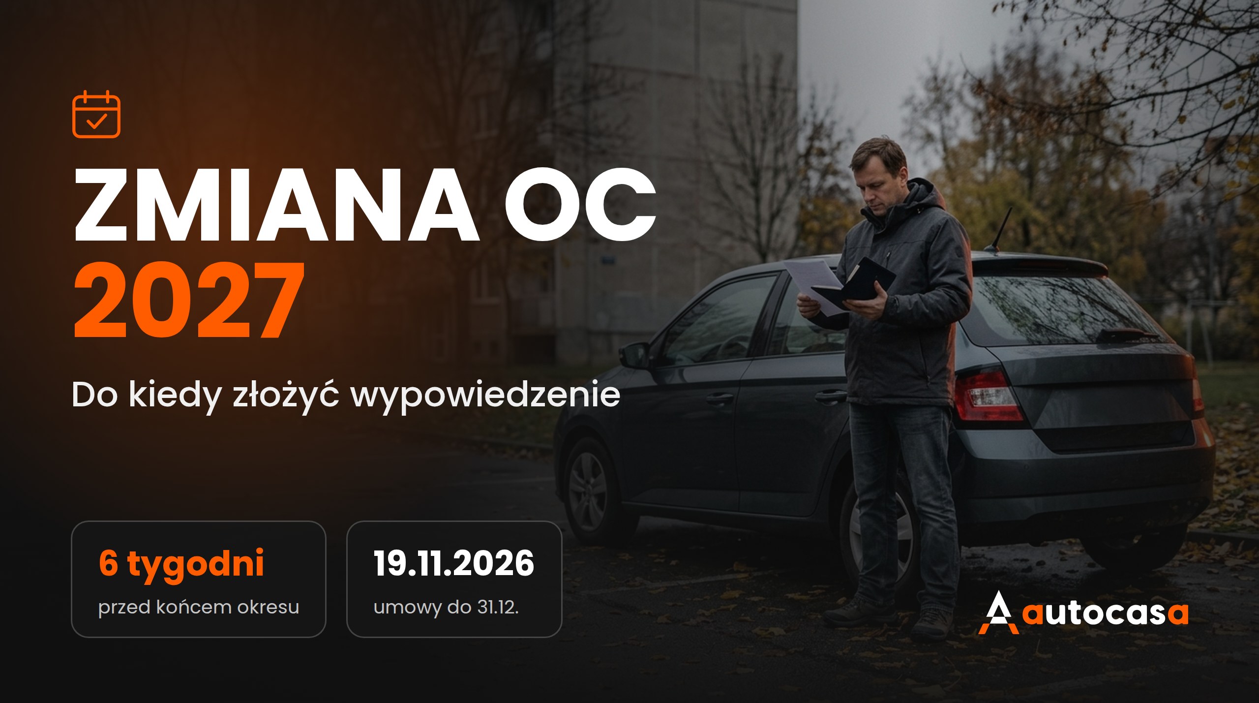 Kierowca przy samochodzie na jesiennym parkingu sprawdza dokumenty ubezpieczenia pojazdu