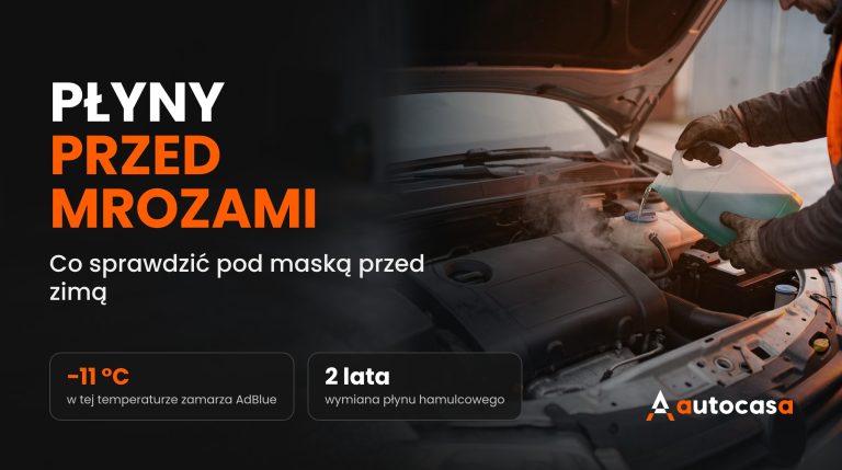 Mężczyzna w rękawicach uzupełnia zimowy płyn chłodniczy w zbiorniczku wyrównawczym auta mroźnym porankiem