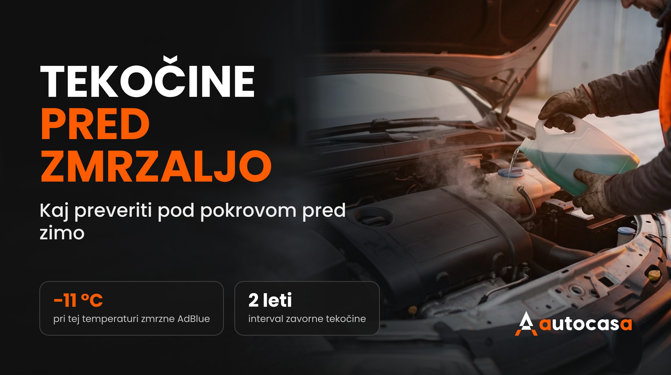 Moški v rokavicah v mrzlem jutru doliva zimsko hladilno tekočino v izravnalno posodo avtomobila